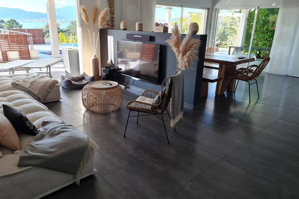 Villa individuelle avec piscine privée chauffée proche commerces et plage Porticcio  Extérieur photo